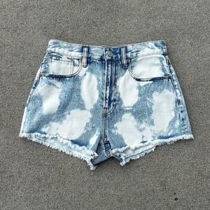 Women’s Rue21 light wash high rise jean shorts